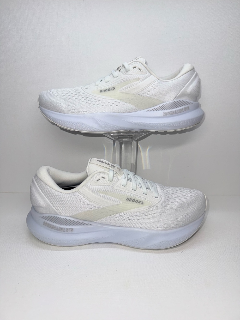 BROOKS ADRENALINE 24 GTS WHITE